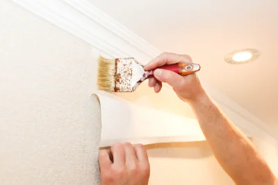 Pose de papier peint à Vence — revêtements muraux et toiles de verre